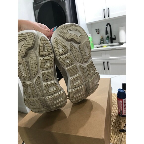 Hoka white bondi 9 sneakers *read description * - Picture 5 of 10